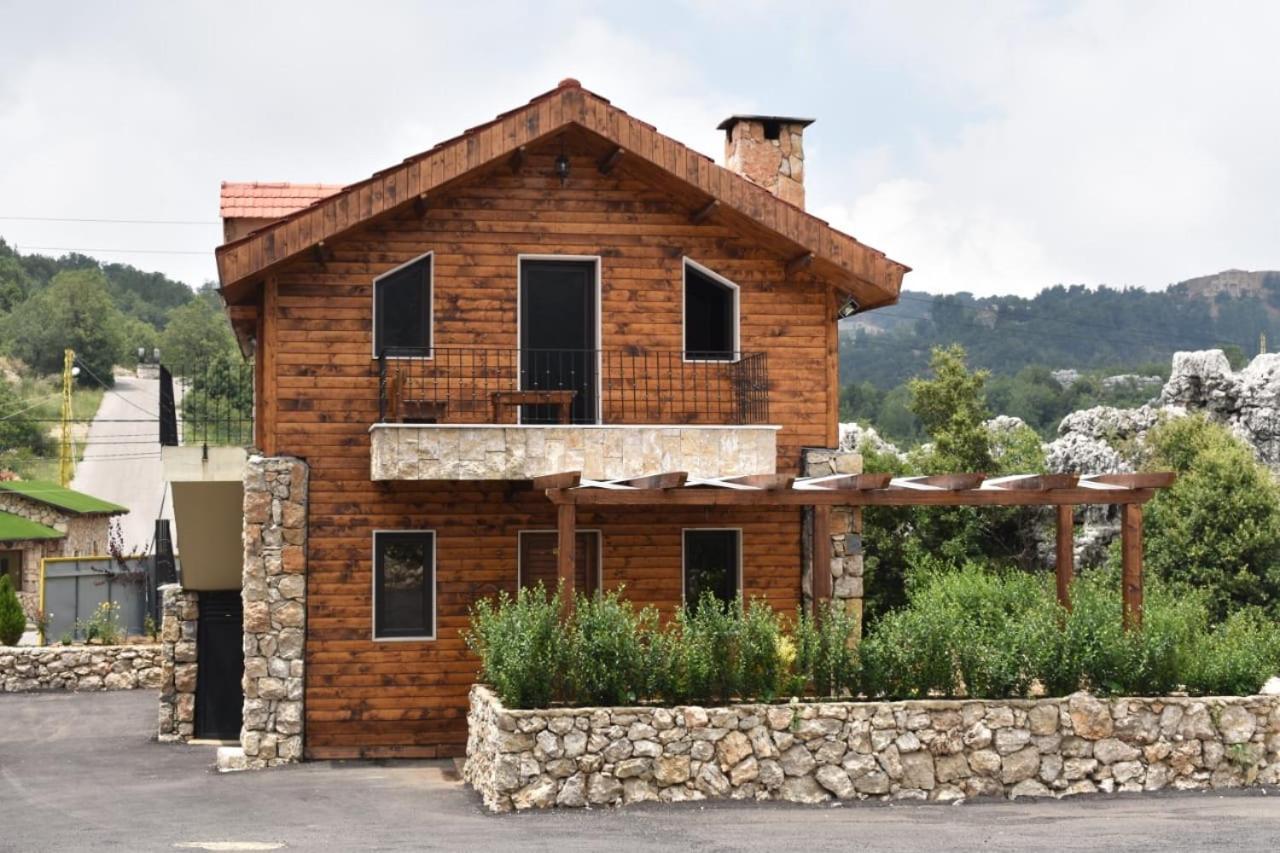 Villars Mayrouba Bagian luar foto