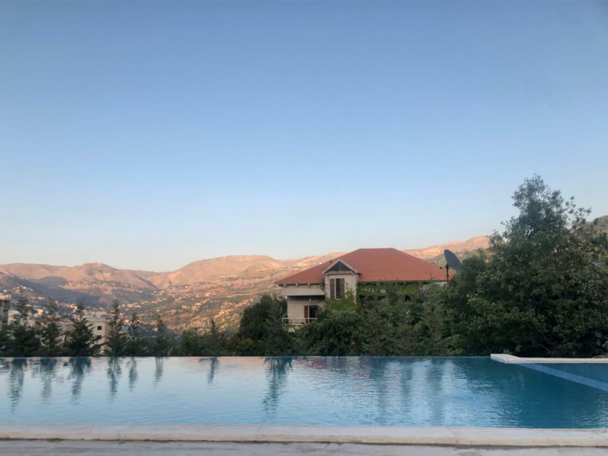 Villars Mayrouba Bagian luar foto